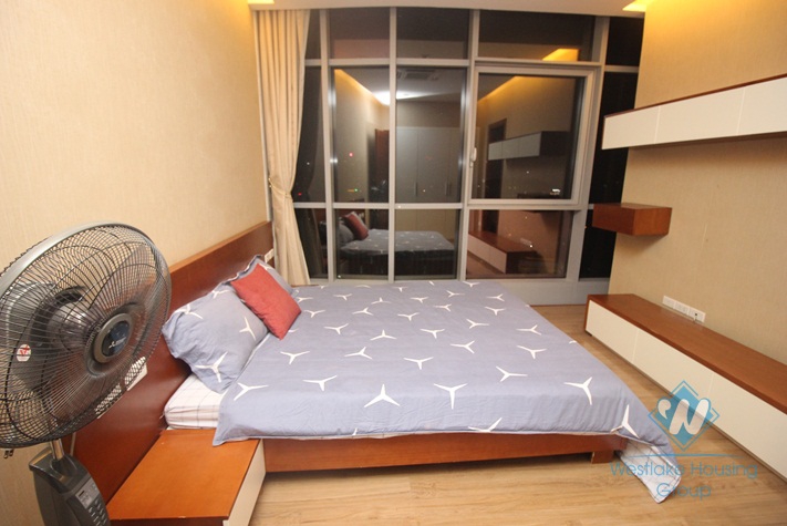 Nice three bedrooms apartment for rent in Tran Duy Hung street, Cau Giay district, Ha Noi